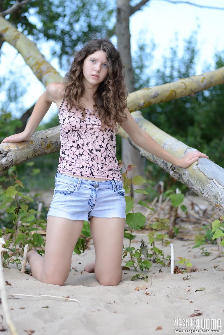16P Adorable erotic teen poser naked on the beach