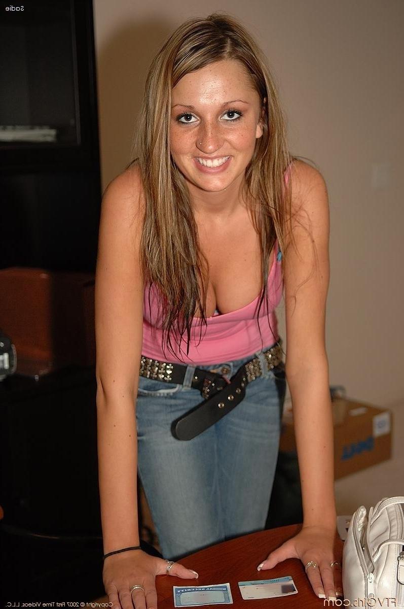 20P Adorable cute redhead teen babe posing tits and body outdoor