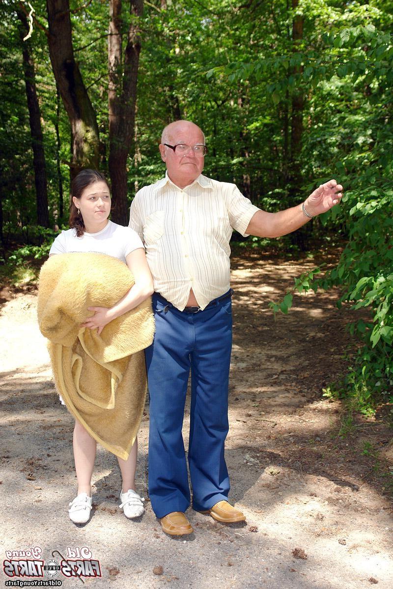 12P Grandpa seduces a dirty teen to abuse her pussy