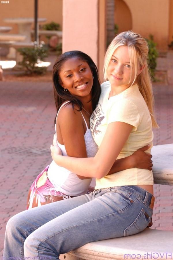 20P Adorable ebony teen posing tits and pussy and toying outdoor