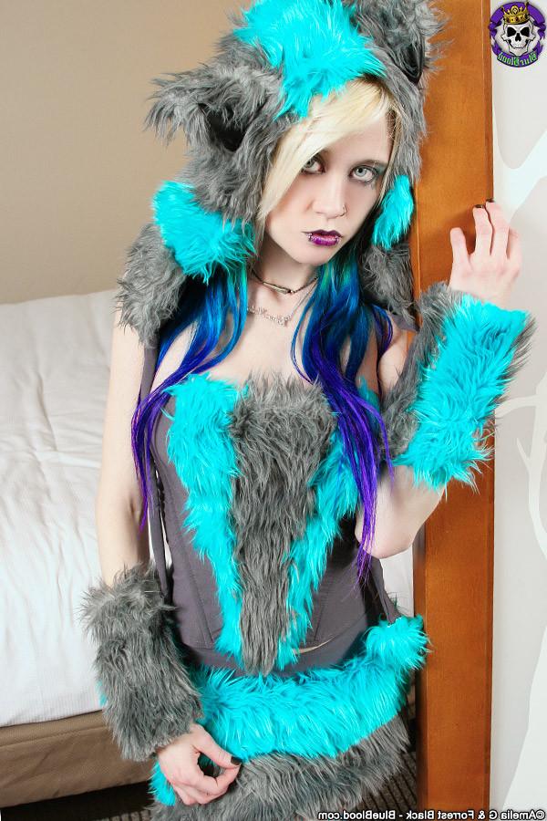 15P Adorable Petite Raver Kitty Girl in Fun Fur