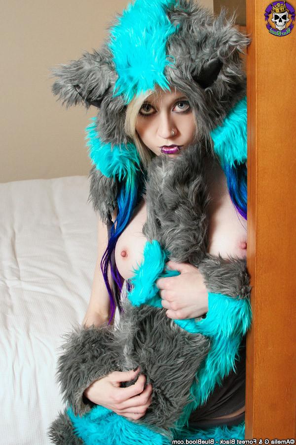 15P Adorable Petite Raver Kitty Girl in Fun Fur