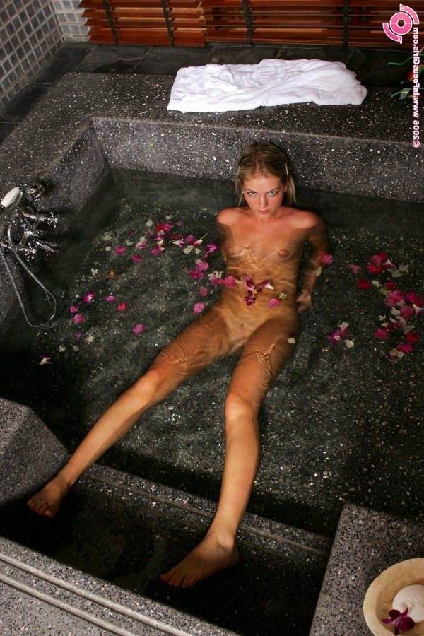 16P Adorable amateur blonde teen poses and gets fisting in the bath