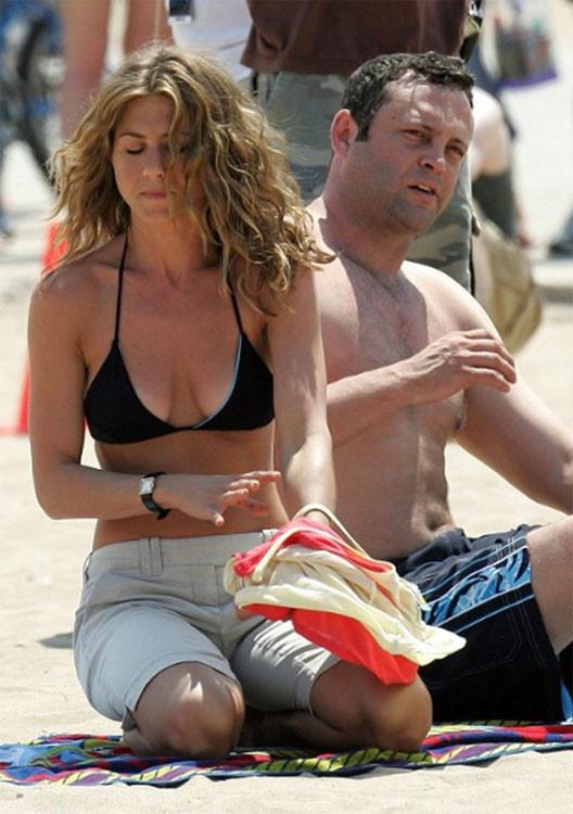 15P Lovely Jennifer Aniston and her perfect perky tits
