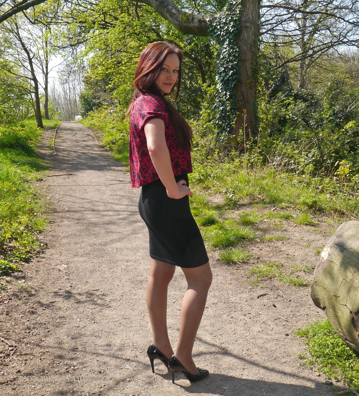 16P This is the attractive and loveable Jenna her beautiful legs are