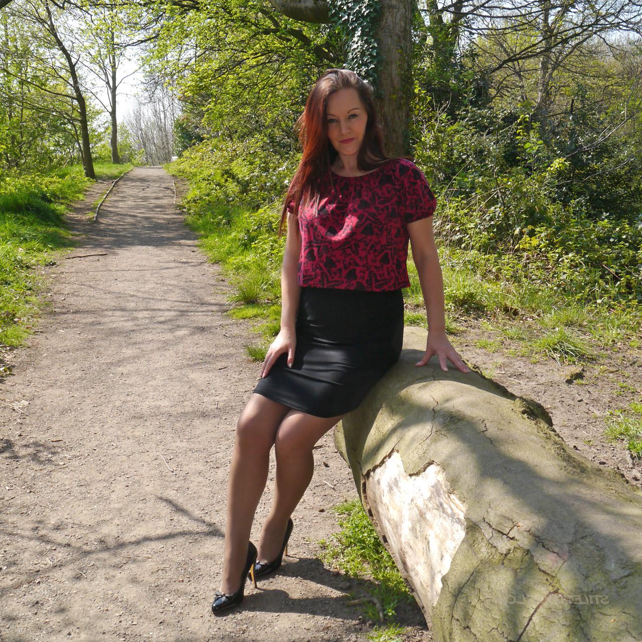 16P This is the attractive and loveable Jenna her beautiful legs are