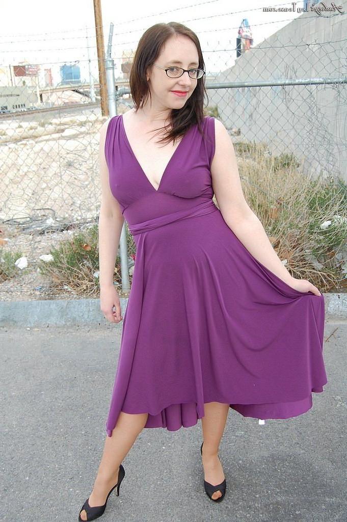 16P Amateur Audrey in pantyhose outdoors