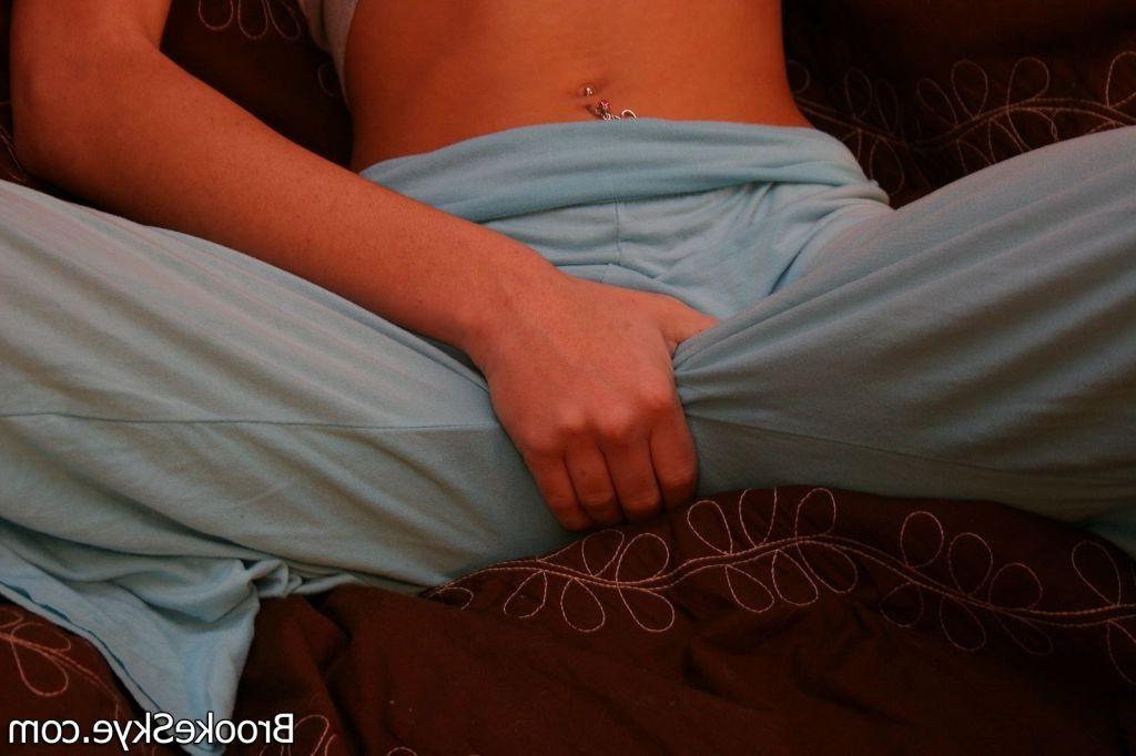 16P Lovely amateur teen Brooke Skye stripping and teasing
