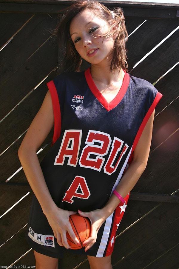 16P Young adorable brunette amateur posing nude outdoors on camera
