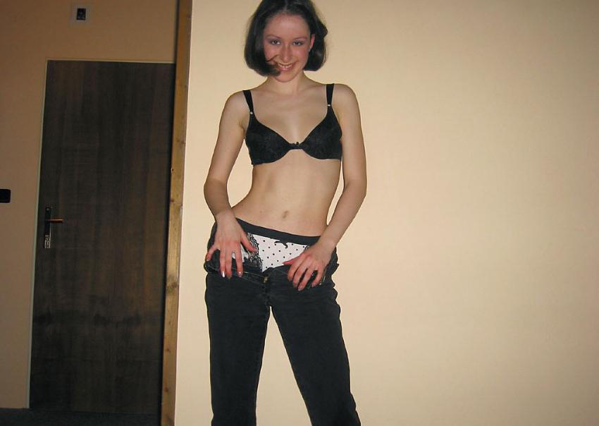 20P Lovely brunet holeing small boobies