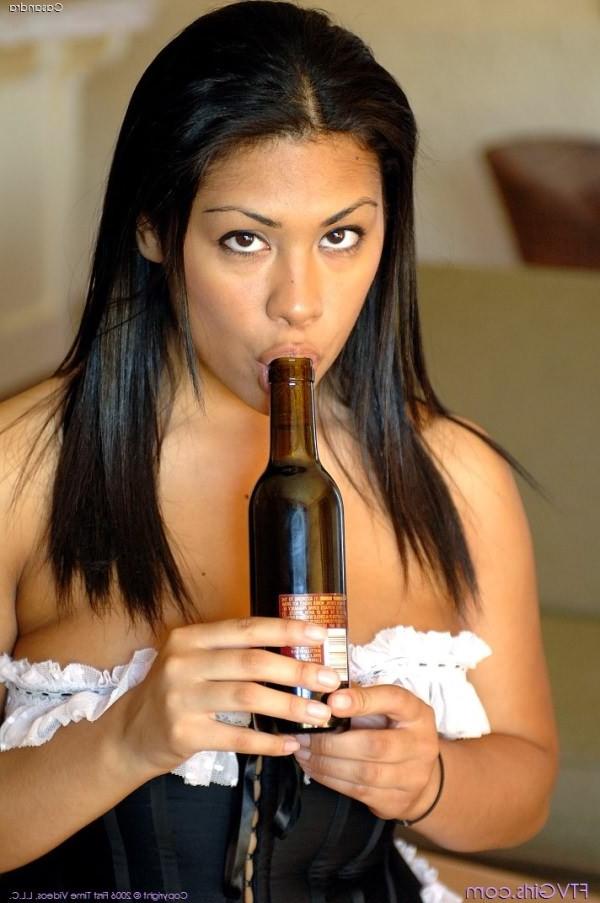 20P Adorable brunette teen uses big ten toy and wine bottle on pussy