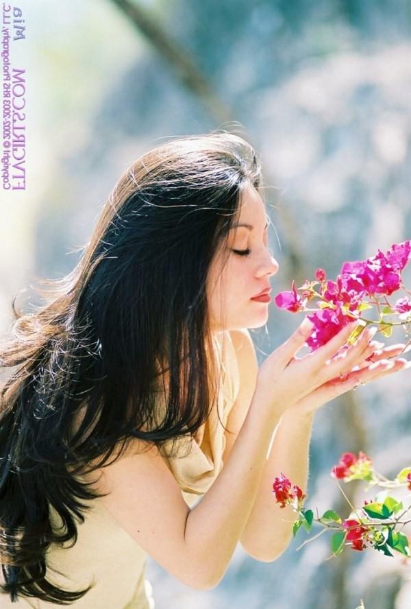 20P Adorable long hair brunette teen public nudity in the great outd