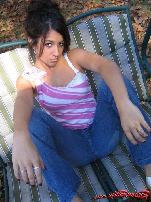 15P Lovely browneyes tit and pussy teasing
