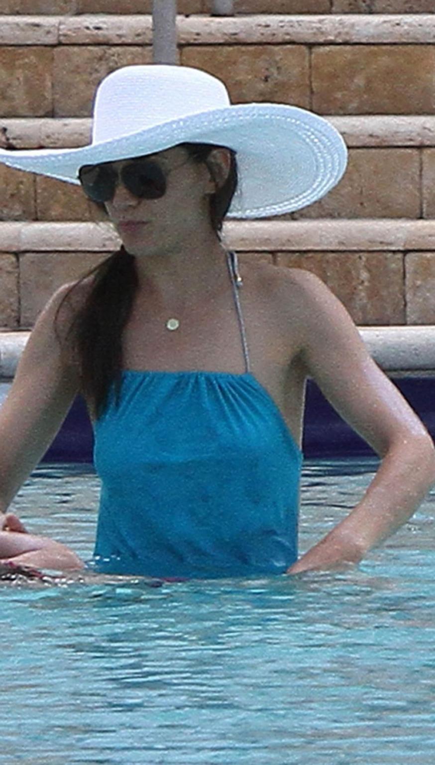 16P Katie Holmes looks adorable in white sheet