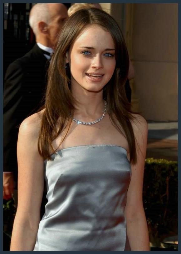 18P Lovely celebrity Alexis Bledel with her collection of hot photos