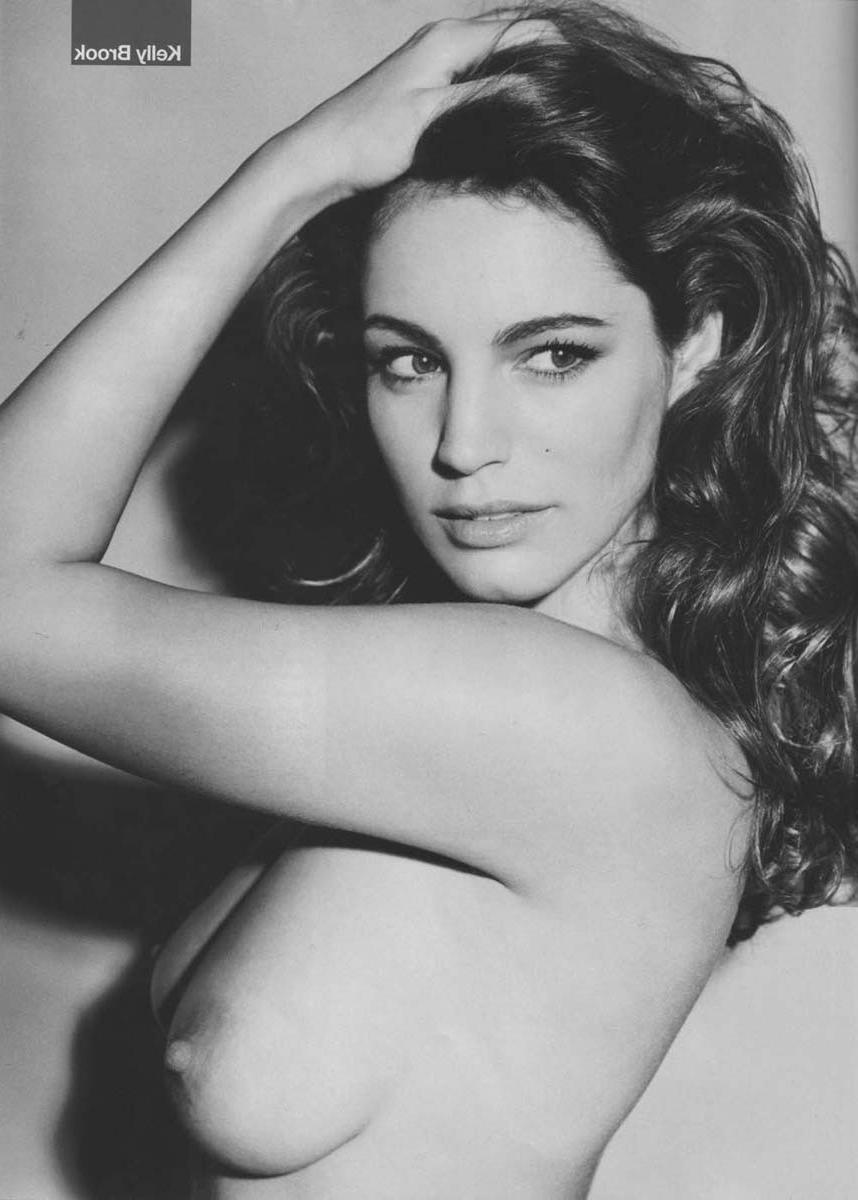 15P Kelly Brook lovely big breasts and exposed ass
