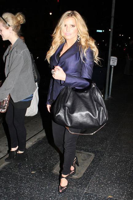 20P Adorable celeb Jessica Simpson showing her nice cleavage boobs