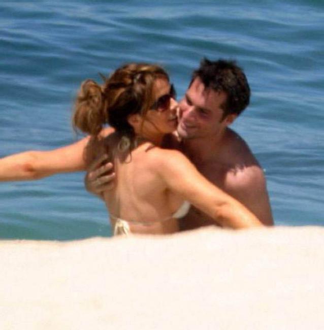 16P Sweet celebrity actress Kate Beckinsale exposed boobs