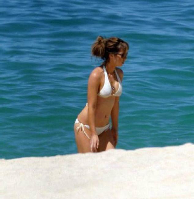 16P Sweet celebrity actress Kate Beckinsale exposed boobs
