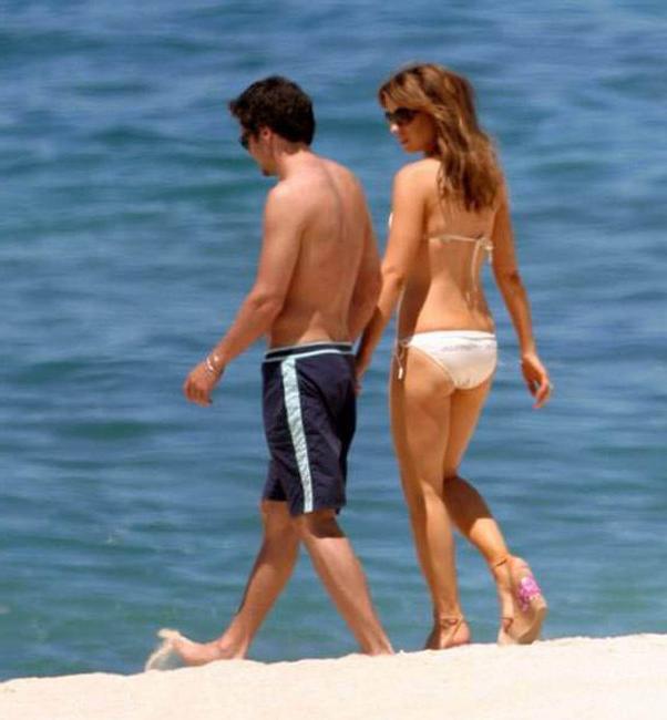 16P Sweet celebrity actress Kate Beckinsale exposed boobs