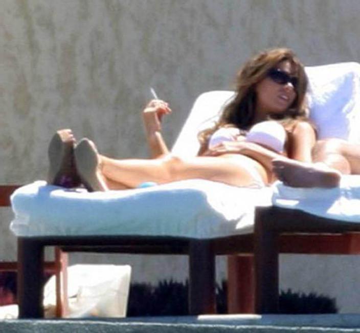 16P Sweet celebrity actress Kate Beckinsale exposed boobs