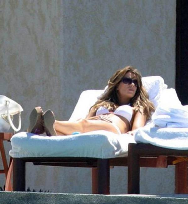16P Sweet celebrity actress Kate Beckinsale exposed boobs