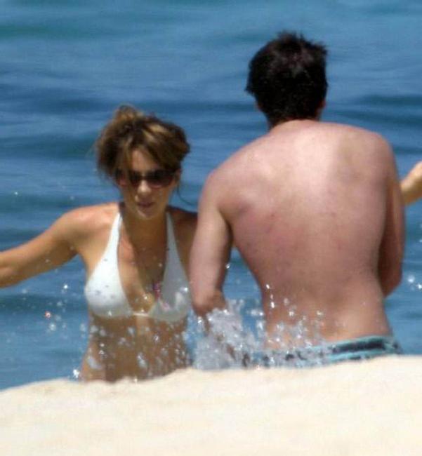 16P Sweet celebrity actress Kate Beckinsale exposed boobs