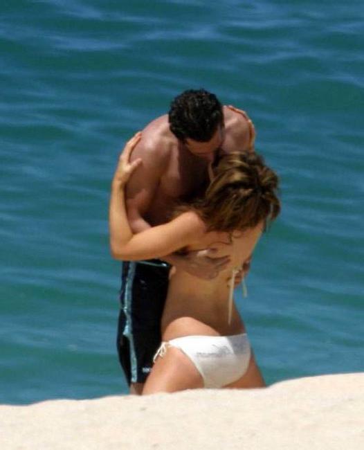 16P Sweet celebrity actress Kate Beckinsale exposed boobs