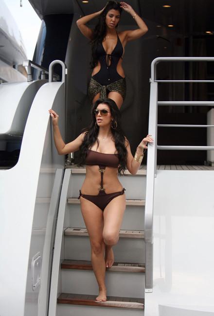 20P Adorable celebrity brunette Kim Kardashian posing and work ass