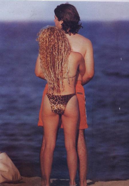 15P Lovely celebrity singer Shakira hot ass in tight lingerie