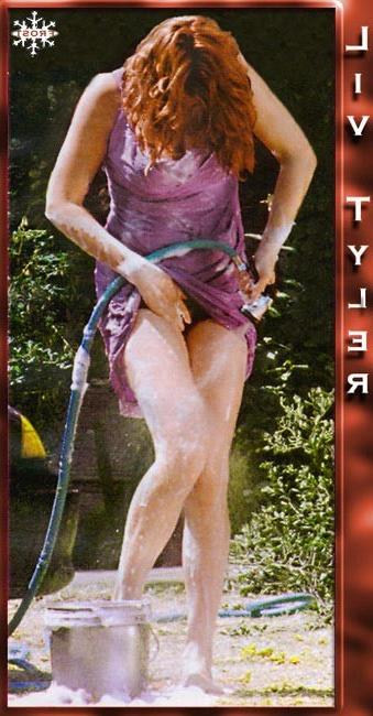 16P Lovely celebrity Live Tyler showing hot boobs