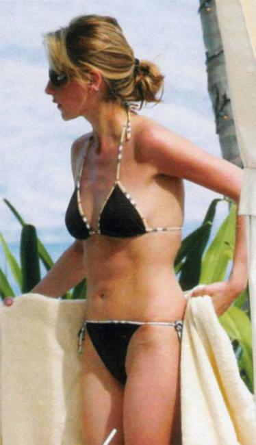 15P Lovely celebrity Sarah Michelle Gellar hot lesbian kiss