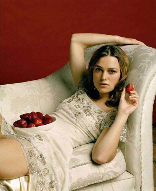 15P Lovely celebrity star Keira Knightley posing really hot