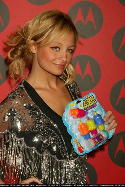 16P Lovely and sweet babe Nicole Richie looking very hot