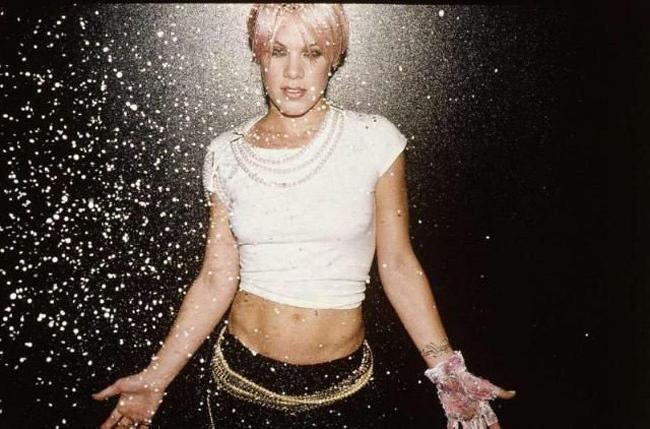 15P Lovely sexy singer Pink posing very hot
