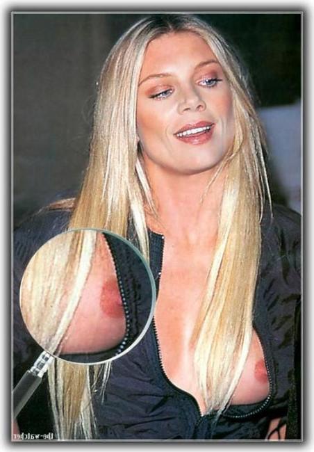 16P Adorable celebrity actress Peta Wilson shows perfect nude tits
