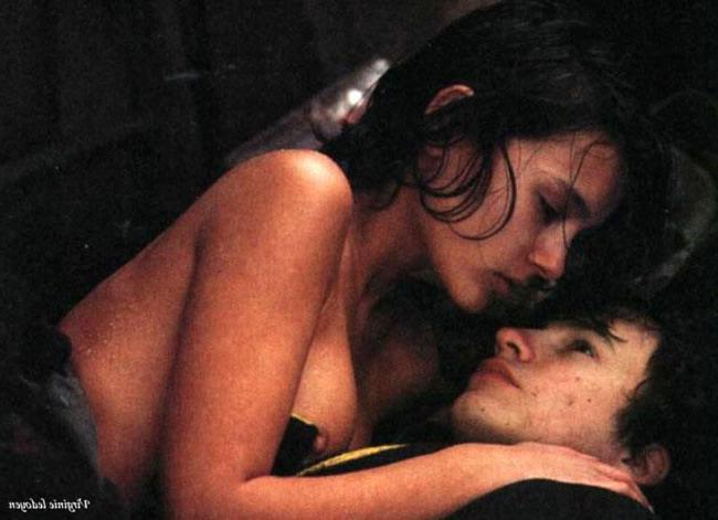 16P France adorable actress Virginie Ledoyen shows nude tits