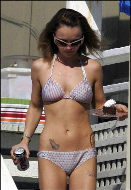 16P Adorable babe Christina Ricci posing sexy