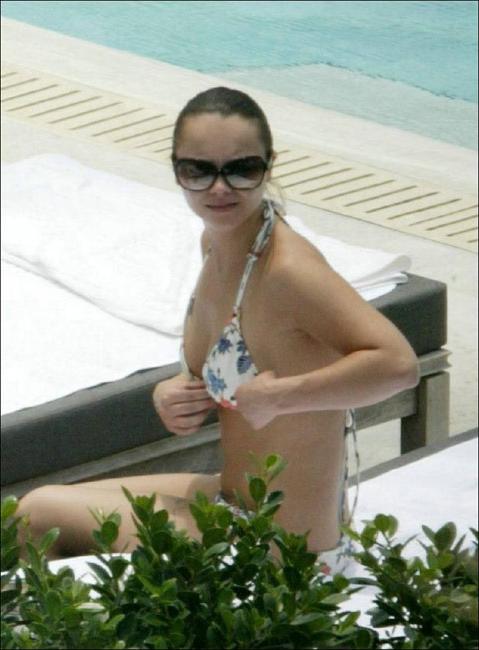 16P Adorable babe Christina Ricci posing sexy