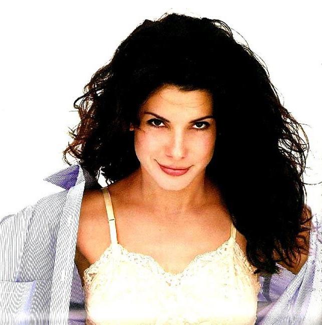 15P Adorable actress Sandra Bullock