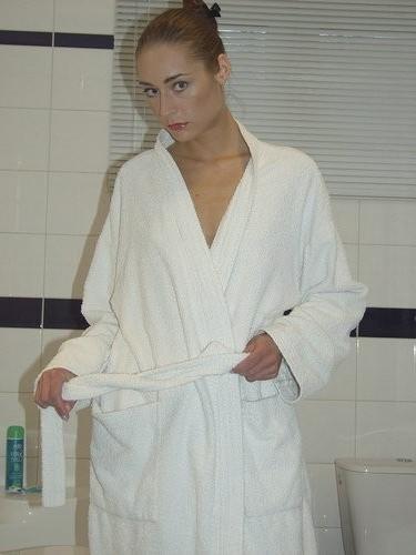 12P Adorable teen jumps in the shower and shaves her pussy