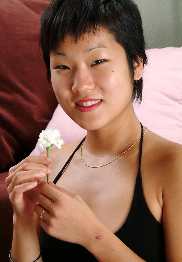 20P Lovely Asian girl spreads hairy pit