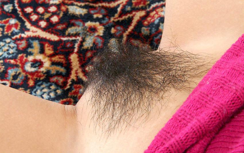 20P Lovely Asian girl spreads hairy pit