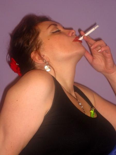 18P Acrobatic babe legs smoking