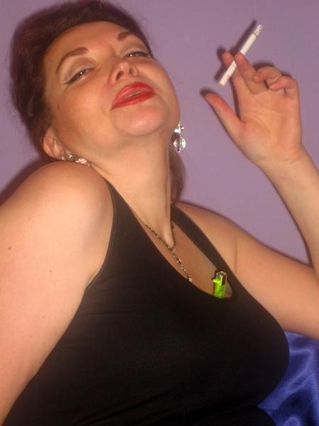 18P Acrobatic babe legs smoking