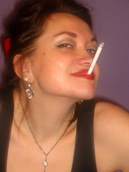 18P Acrobatic babe legs smoking