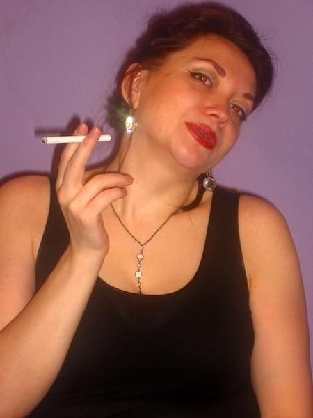18P Acrobatic babe legs smoking