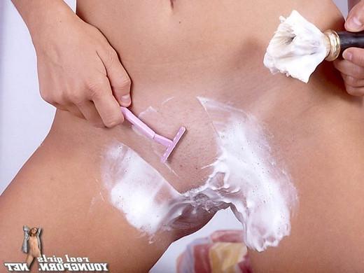 15P Adorable young lady shaves her pussy