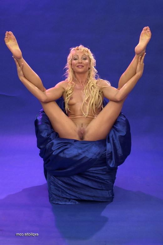 16P girls having acrobatic sexual activities