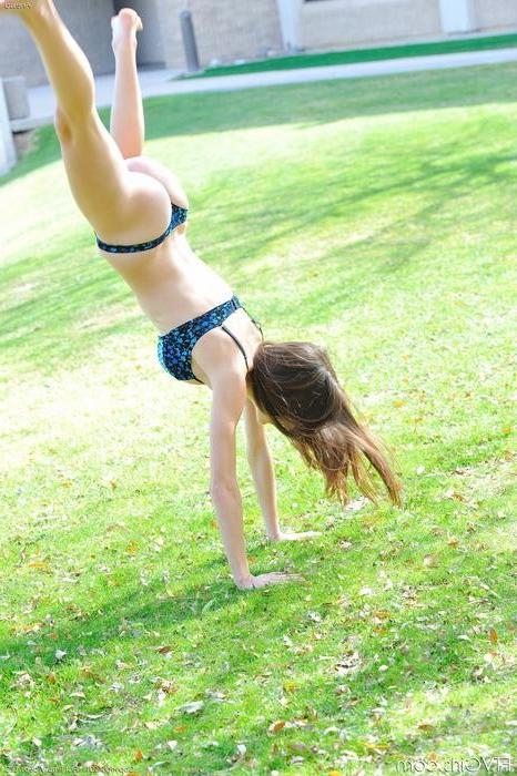 16P Acrobatic Teen Strips Bikini